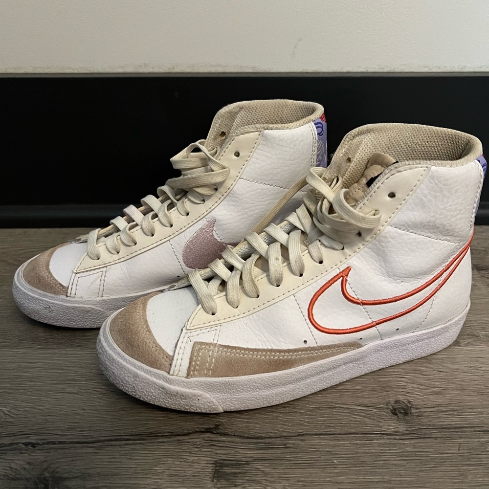 Nike Blazers Mid ‘77 SE GS ‘White Magic’ - Picture 2 of 5
